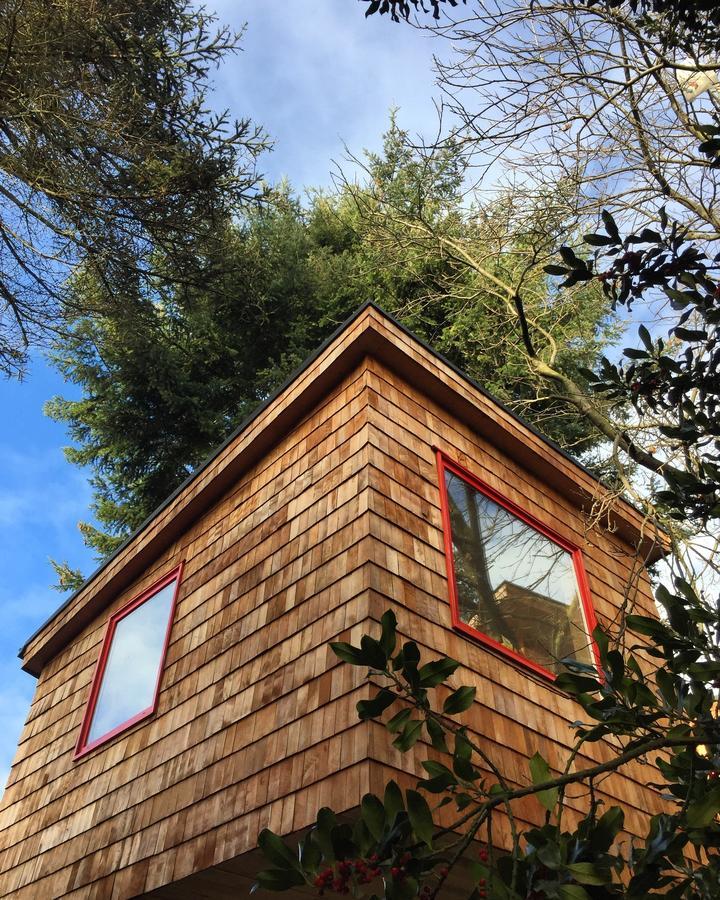 Almabosque Lodge *